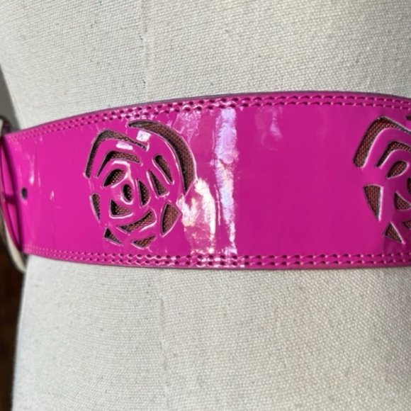 Y2K Betsey Johnson Hot Pink Patented Leather Belt - Picture 2 of 6